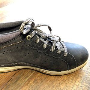 three passes chukka leather